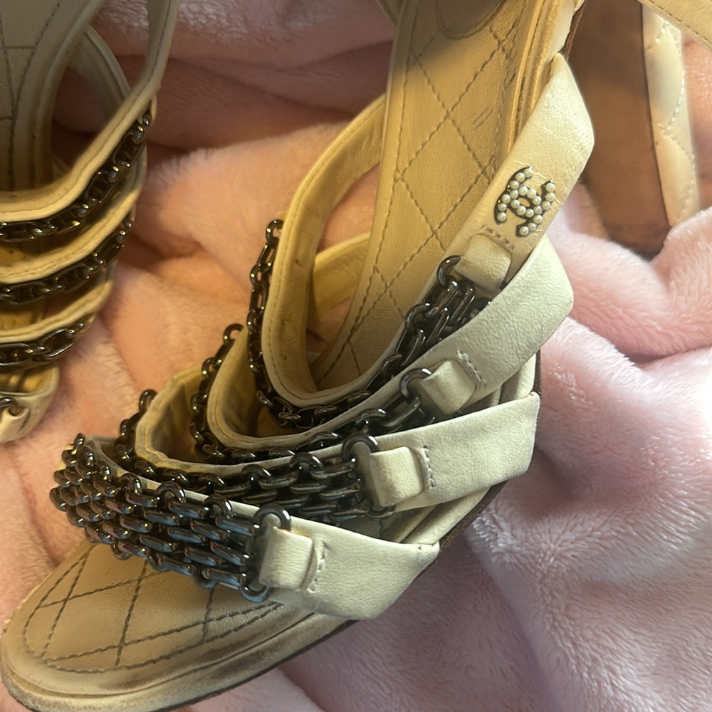 Chanel heels - Picture 4 of 9